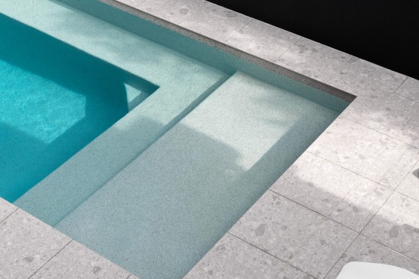 600x600 Gatto LtGrey Aslip Pool HalfBullnose
