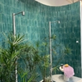 MIRA TURCHESE GLOSS LIFESTYLE