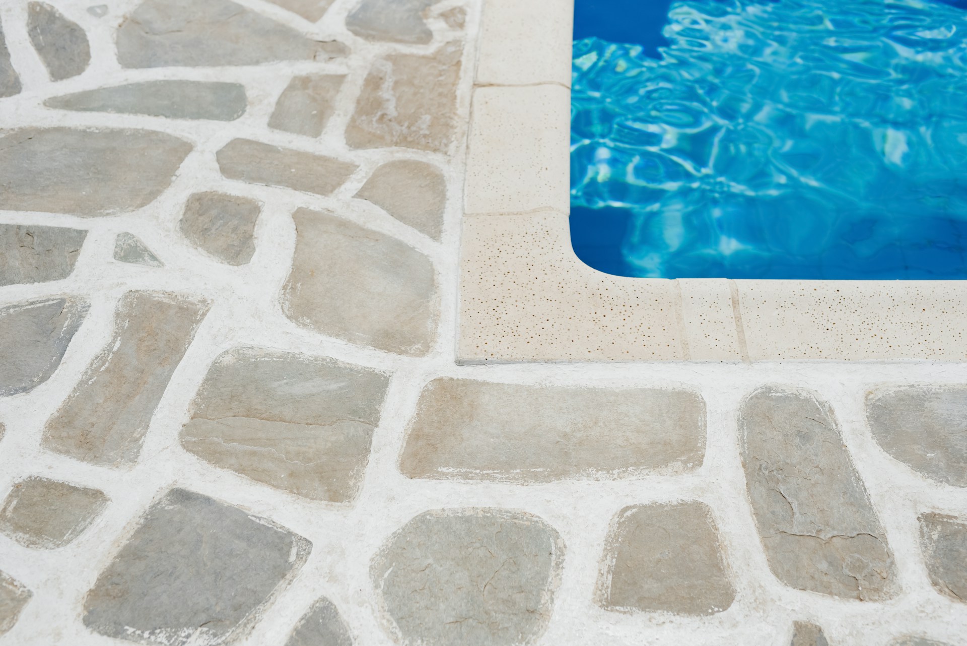 Choosing the Best Anti-Slip Pool Tiles